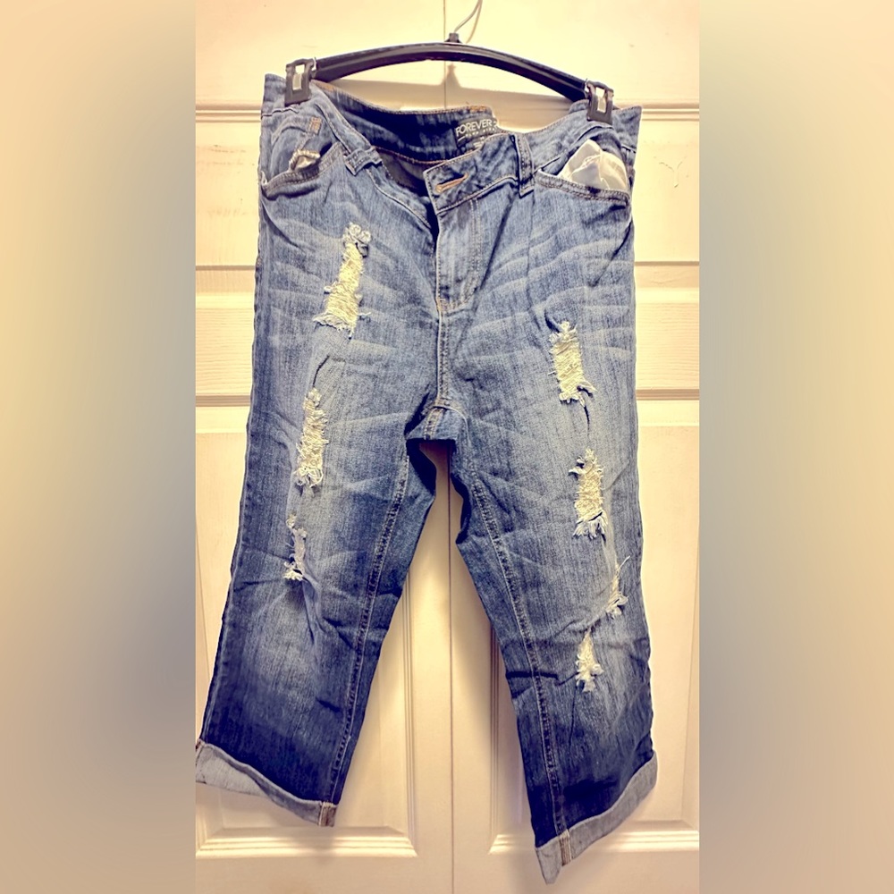 Denim distressed capri jeans Sz 14